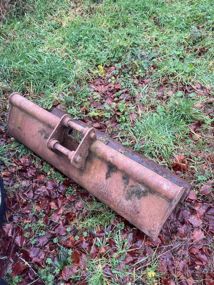 track and grading bucket - Image 2