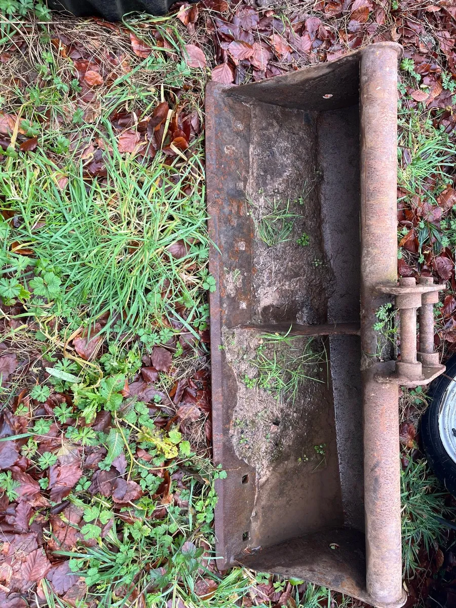 track and grading bucket - Image 3