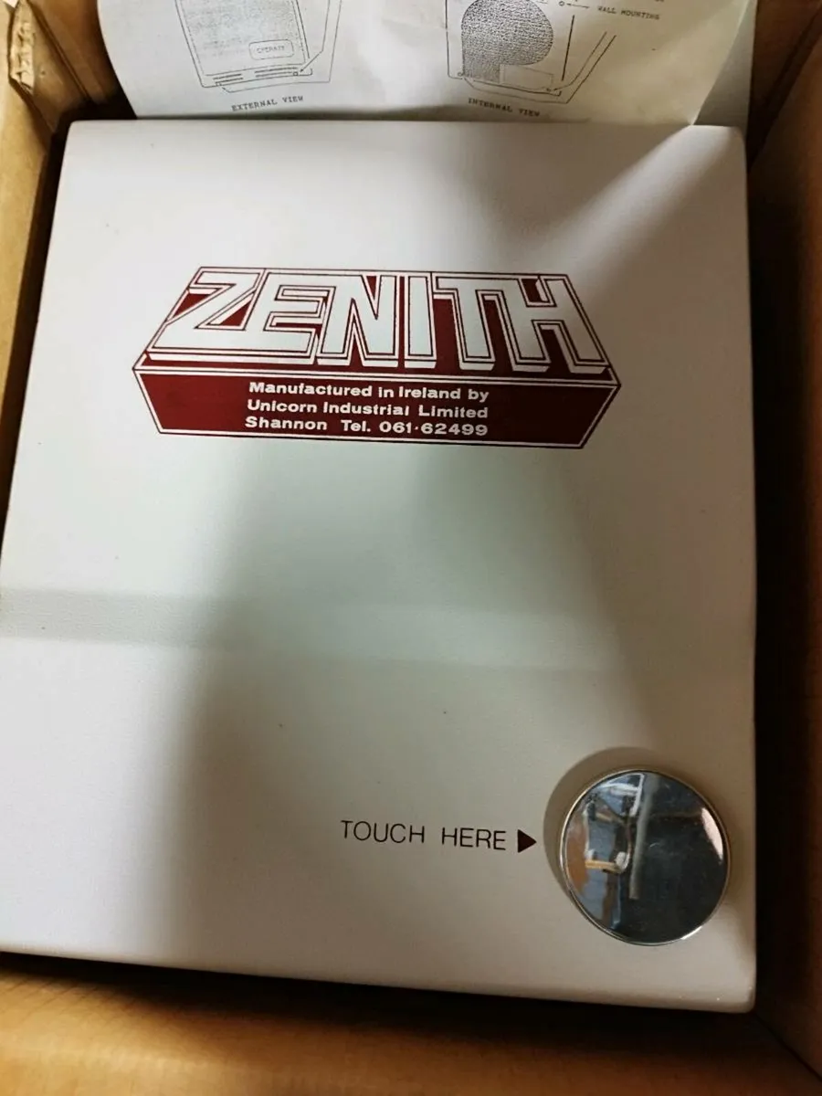 Industrial hand dryer