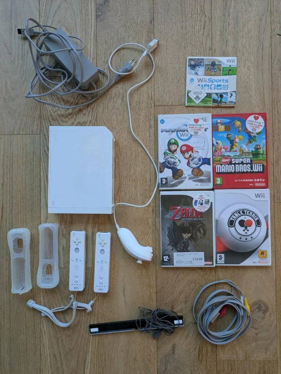 Nintendo Wii + Games (Super Mario & Zelda)