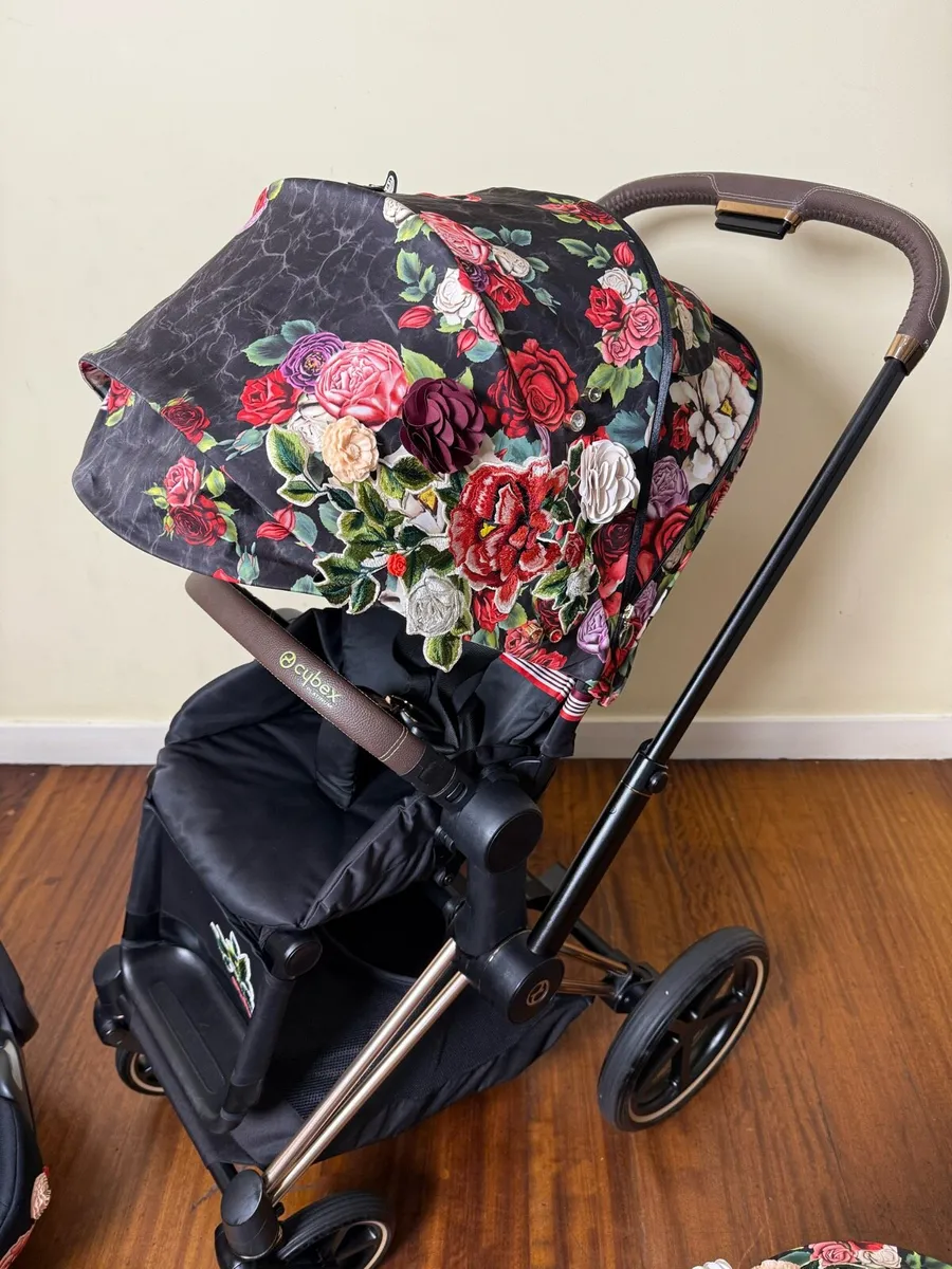 Cybex Priam spring blossom carseat rotating isofix - Image 4