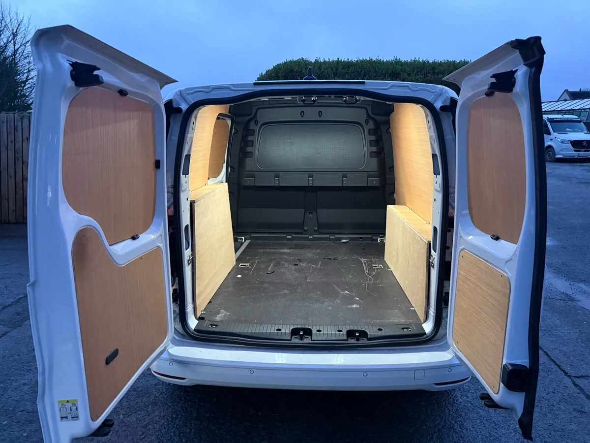 2024 Volkswagen Caddy cargo bus - Image 4