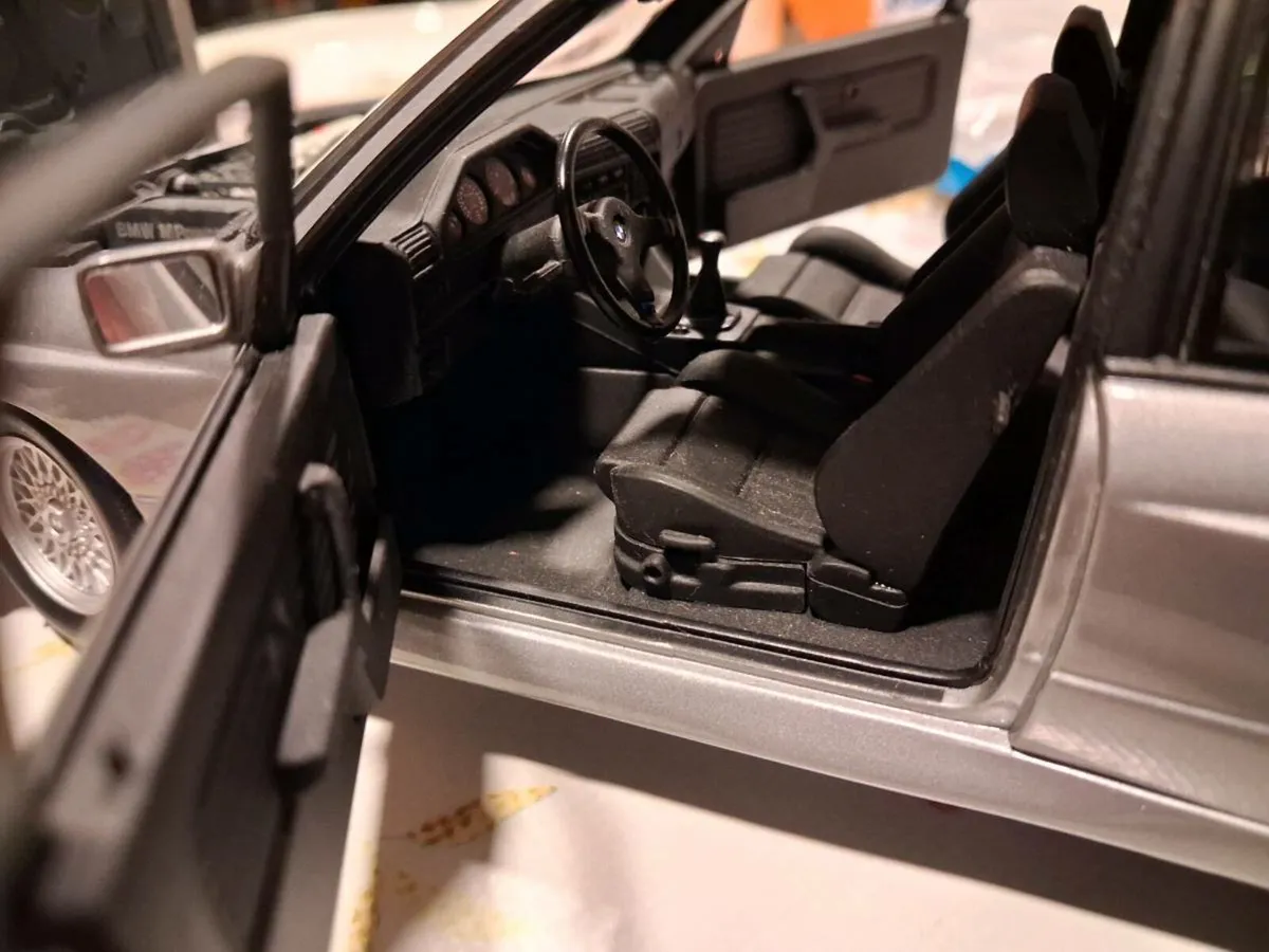 MINI CHIMPS 1.18 BMW MODEL CAR - Image 1