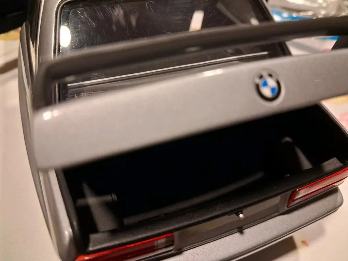 MINI CHIMPS 1.18 BMW MODEL CAR - Image 2