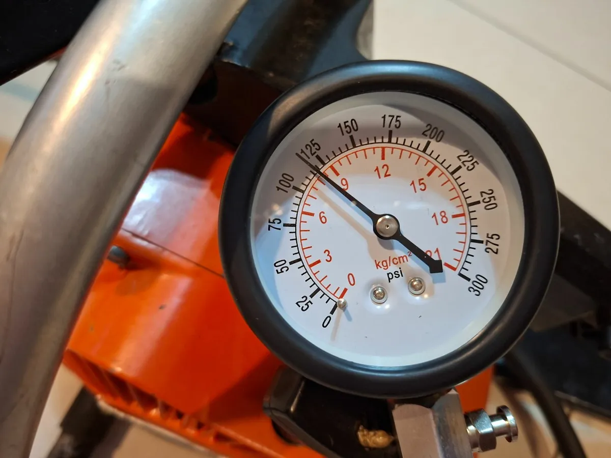 Stihl 015 AV  Vintage Chainsaw Spares + Repairs - Image 3