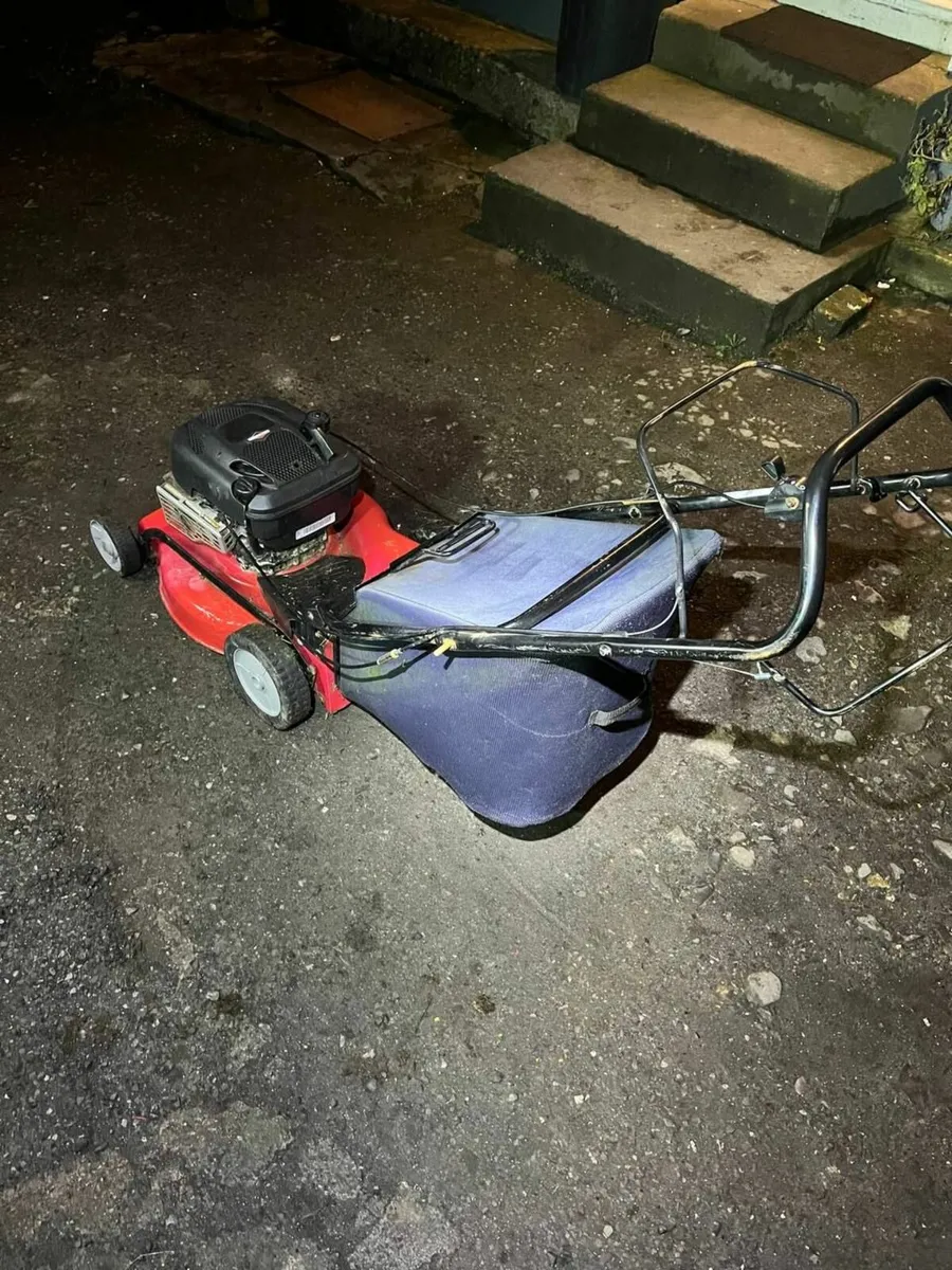 Lawnmower Briggs and Stratton - Image 2