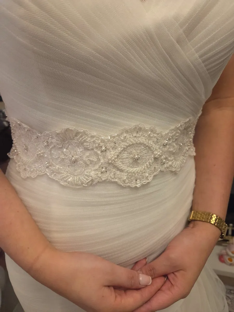 Wedding dress - Image 2