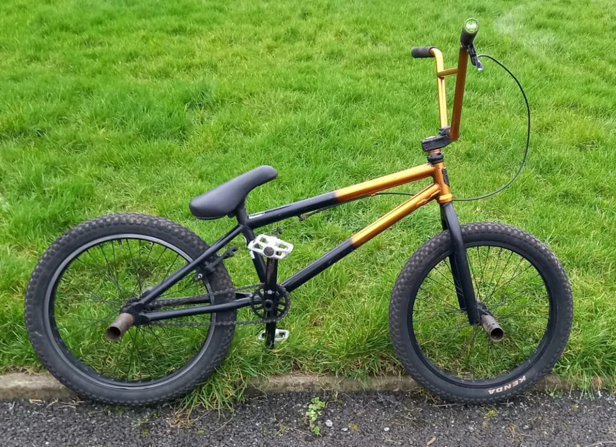 BMX STUNT BIKE - Image 1