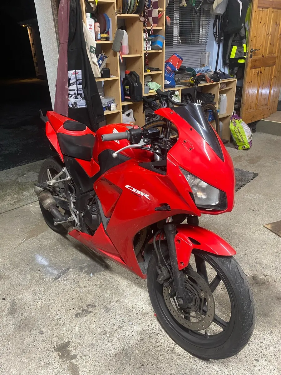 Cbr300r 2015 a2 legal - Image 1