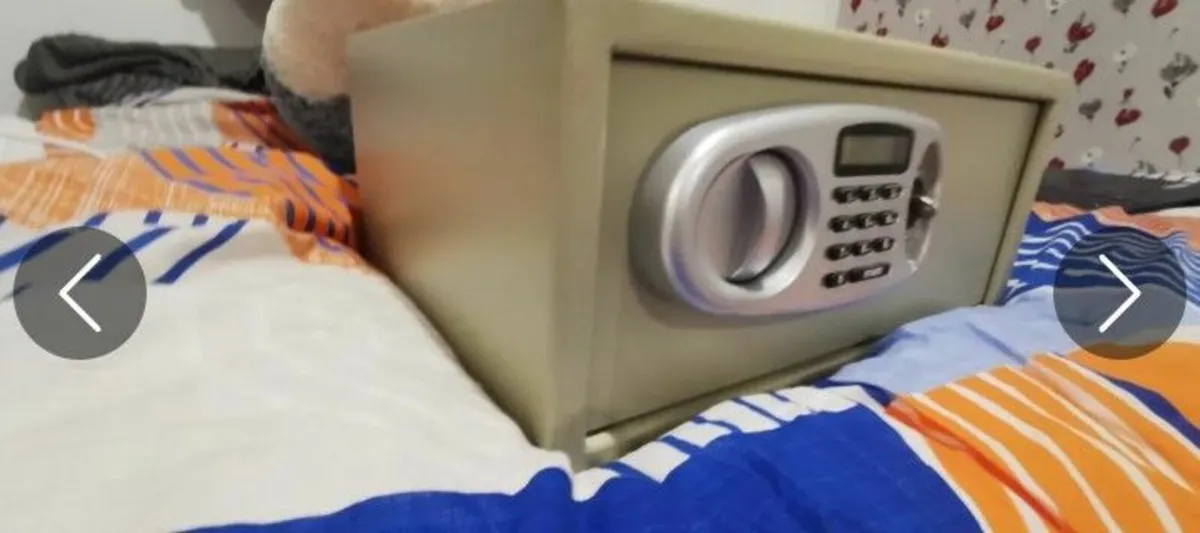 Quality Roomy Digital safe - Image 2