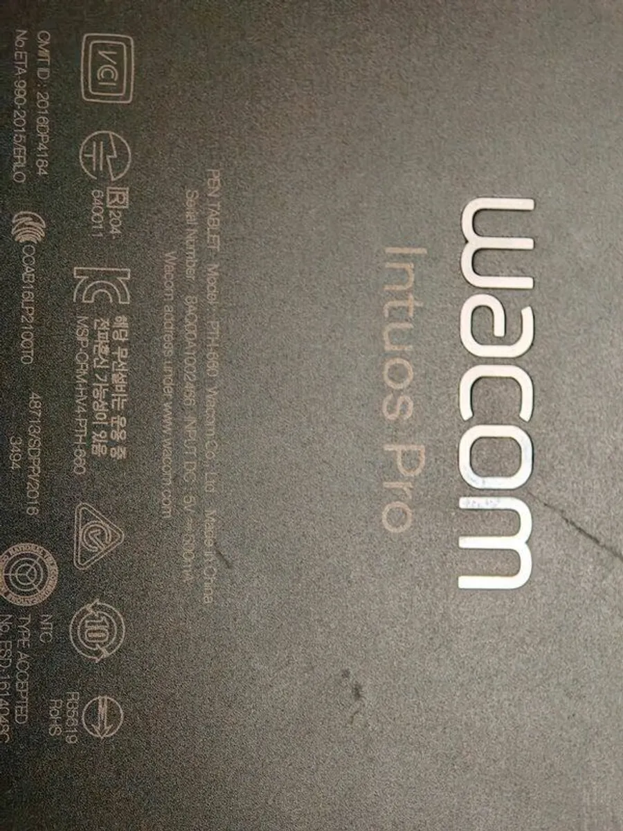 Wacom Intuos Pro Medium (PTH-660)New Surface - Image 2