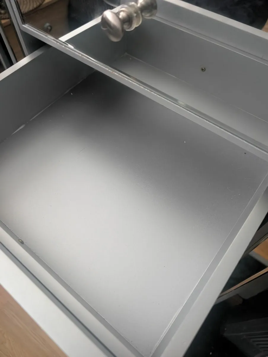 Set of 2 Side Bedroom Mirrored chest of drawers - Image 4