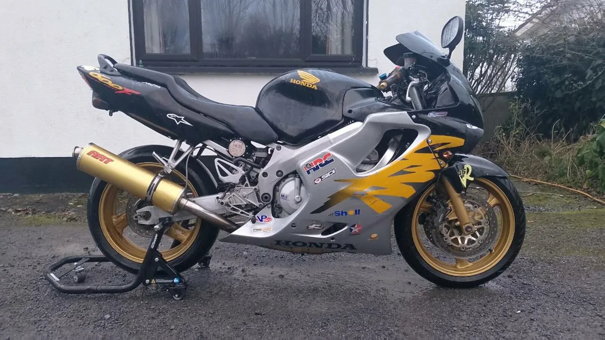 Honda CBR 600 F4 - Image 1