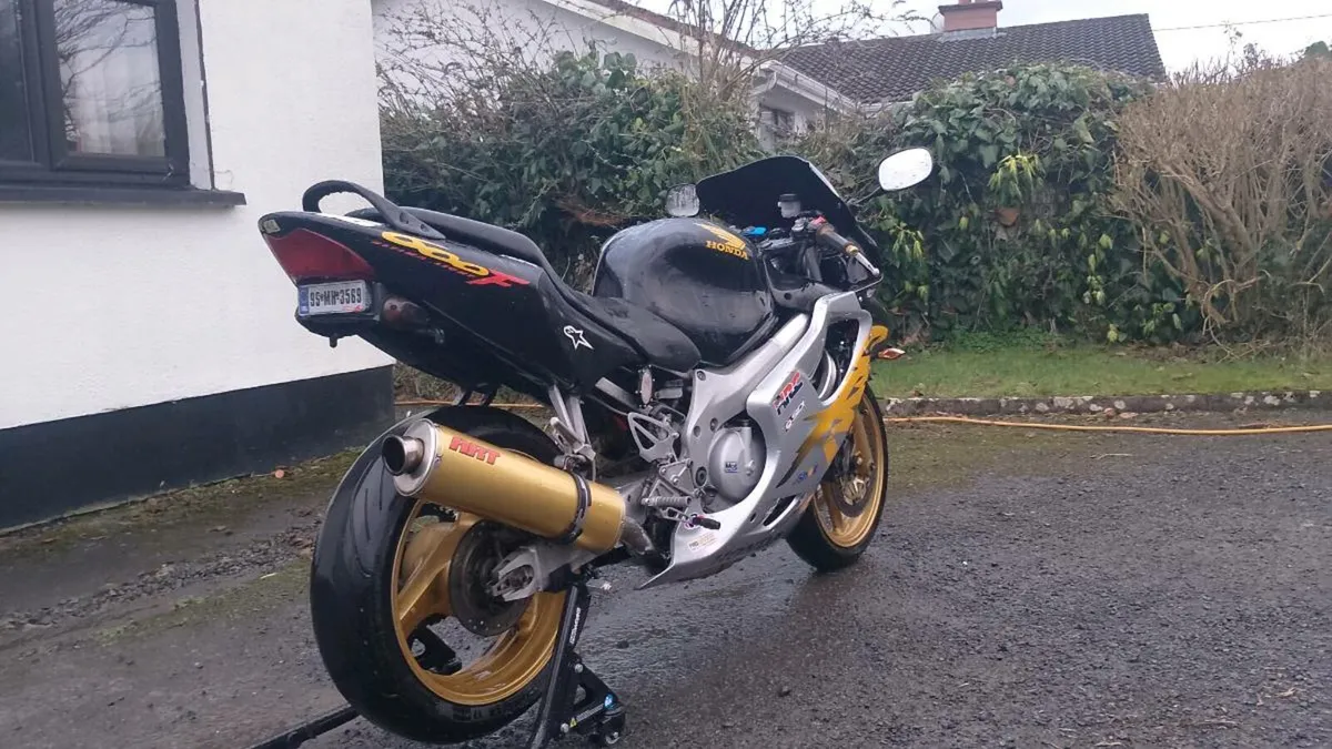 Honda CBR 600 F4 - Image 2