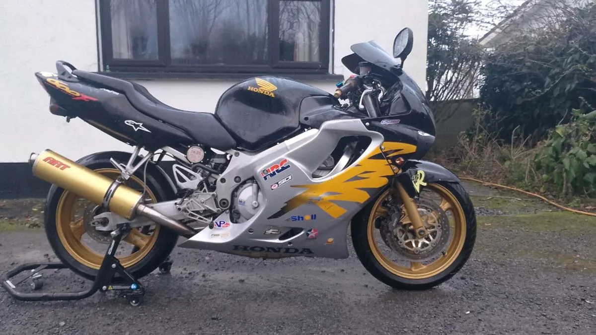 Honda CBR 600 F4 - Image 3