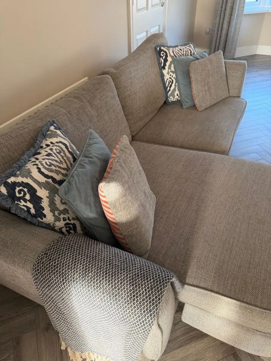 Large 4 seater DFS - Image 3