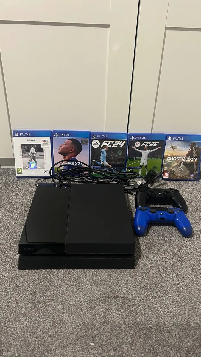 PS4 console, 2 PS4 controllers & 5 games - Image 1