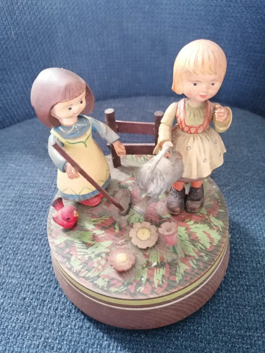 Antique ANRI Its a Small World Music Box - Image 3