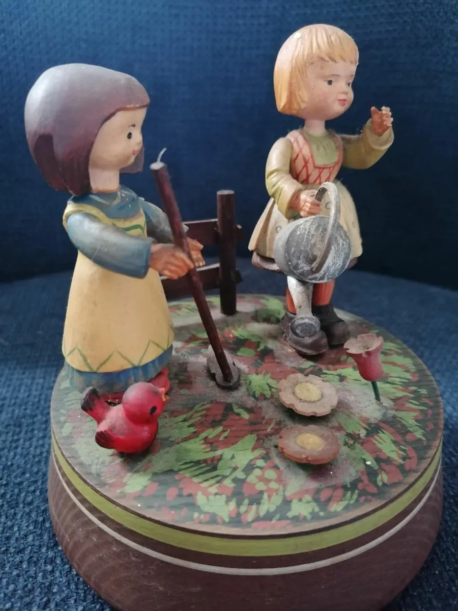 Antique ANRI Its a Small World Music Box - Image 2