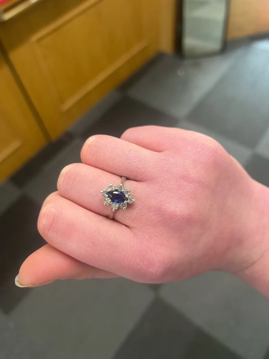 Sterling silver CZ ring. - Image 2