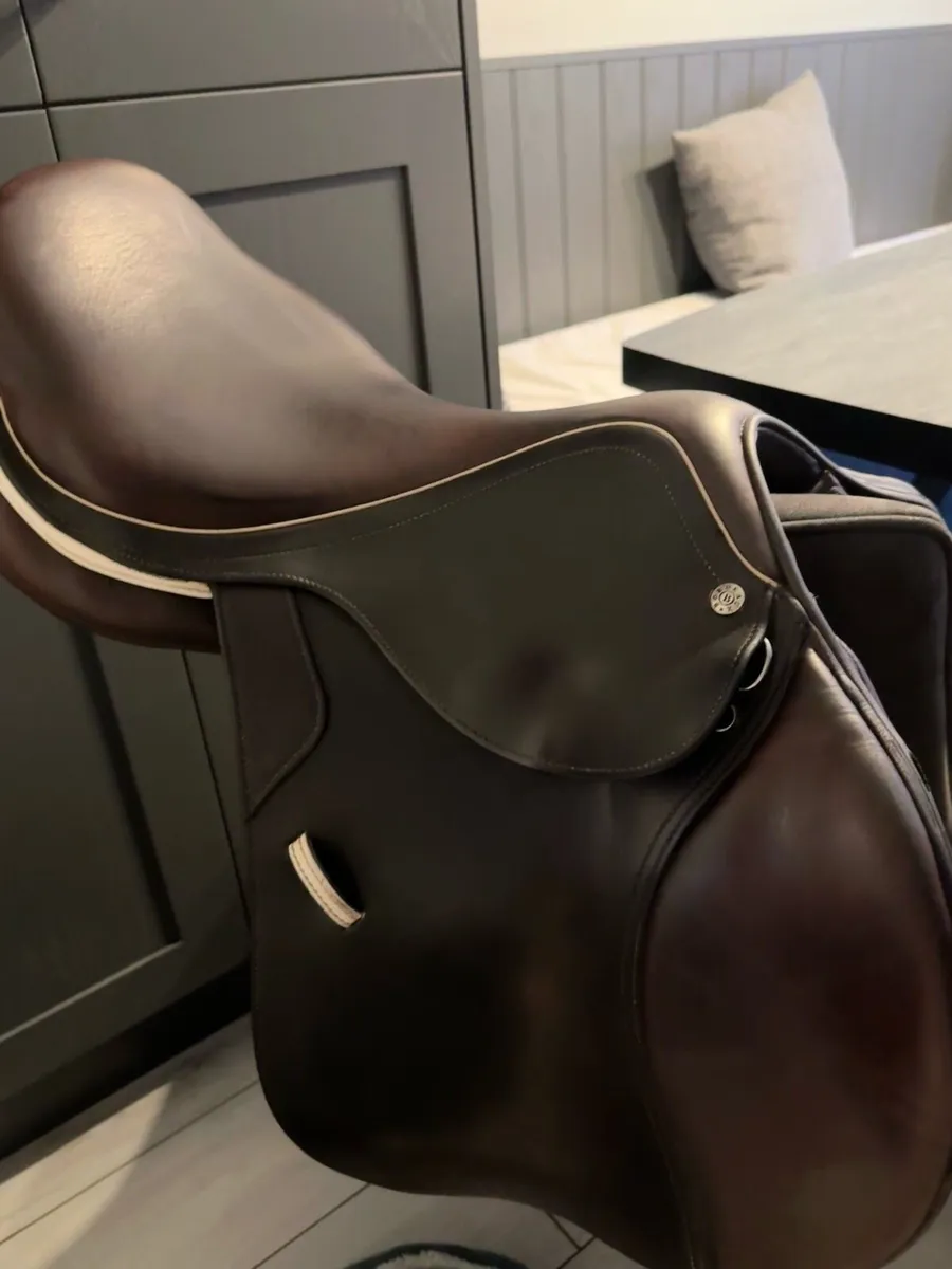 Bordeaux Saddle - Image 1