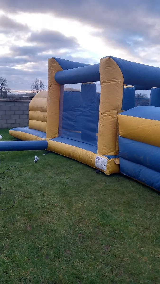 Bouncy castle slide obstacles - Image 1
