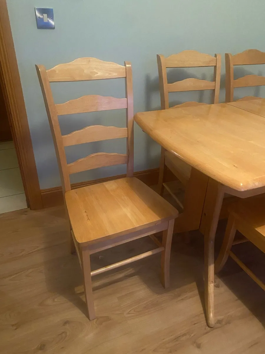 Table and chairs - Image 2