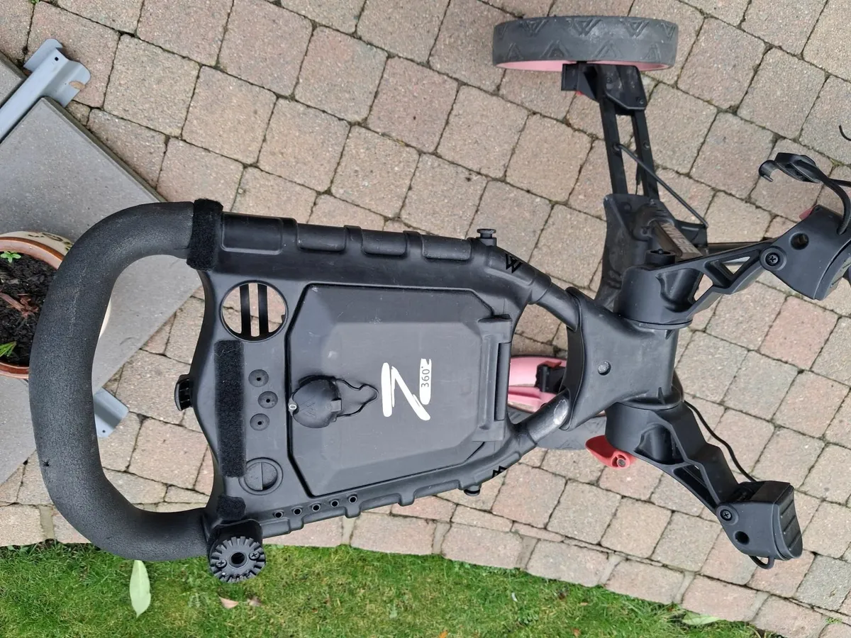 Golf trolley - Image 1