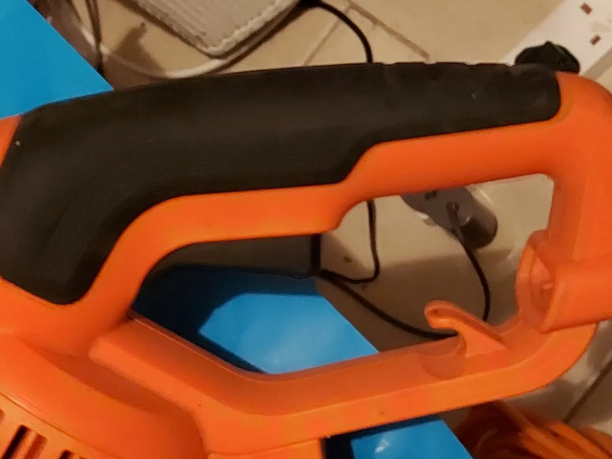 Black+Decker 33 cm 700W Grass Trimmer Strimmer - Image 4