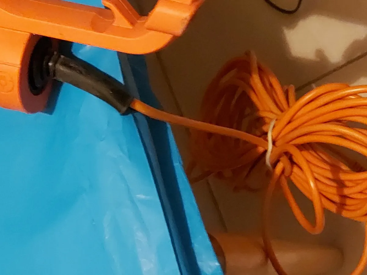 Black+Decker 33 cm 700W Grass Trimmer Strimmer - Image 3