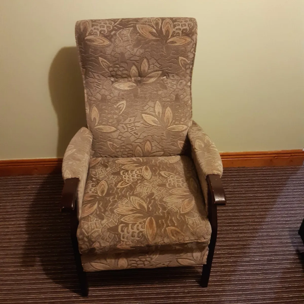 Armchair - Image 1