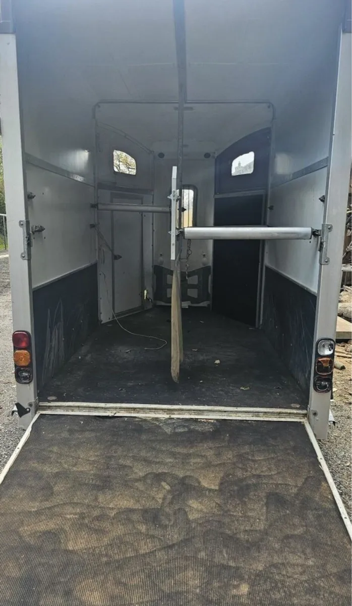 Nugent horse trailer - Image 3