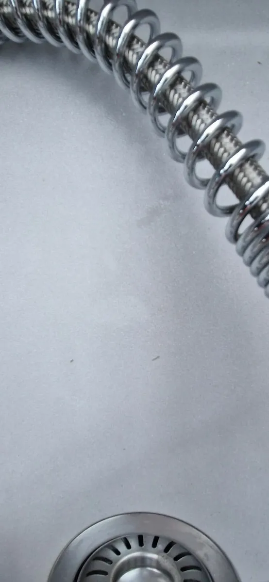 Kitchen sink and tap - Image 3