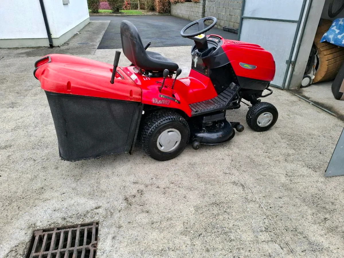 Ride on lawnmower - Image 1
