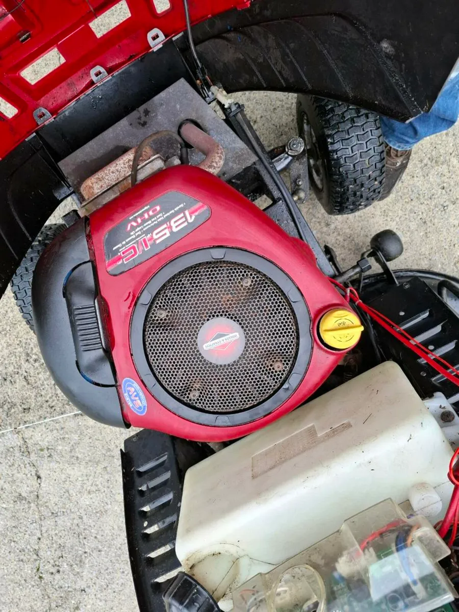 Ride on lawnmower - Image 4