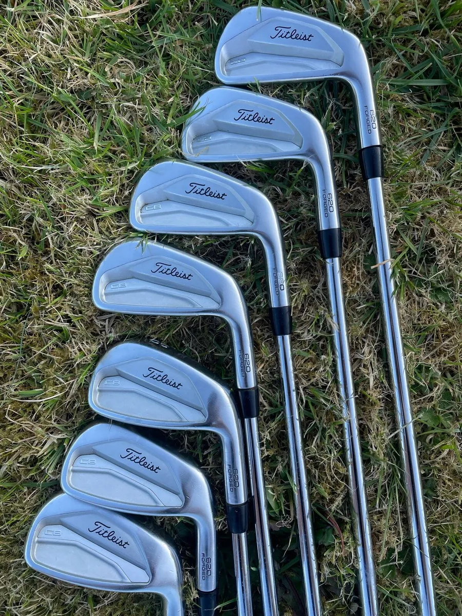 Titleist 620 CB 4-PW irons - Image 1