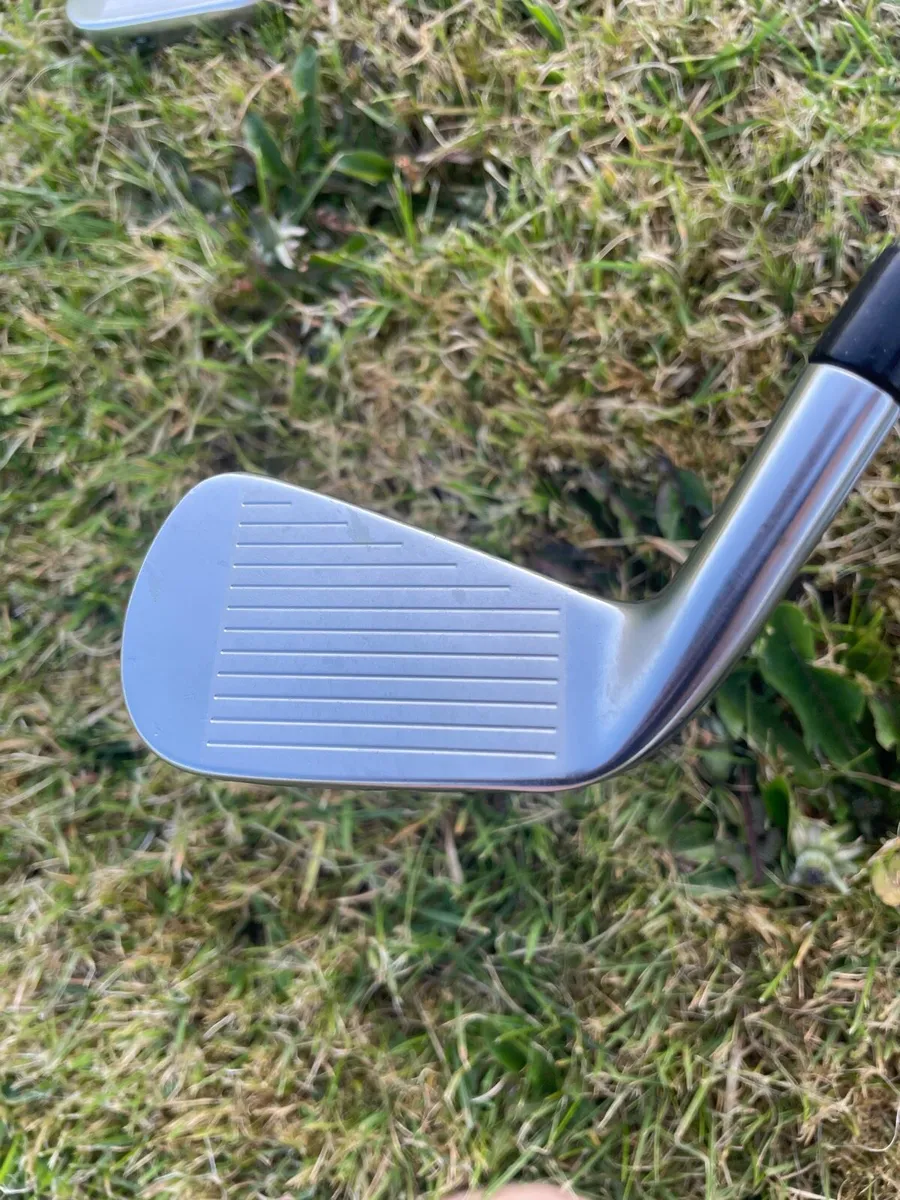 Titleist 620 CB 4-PW irons - Image 4