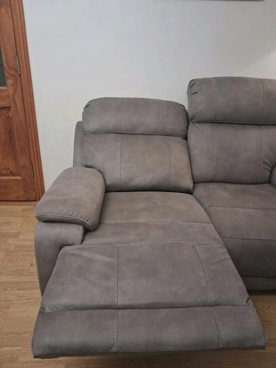 Electric 2 Seater recliner - Image 4