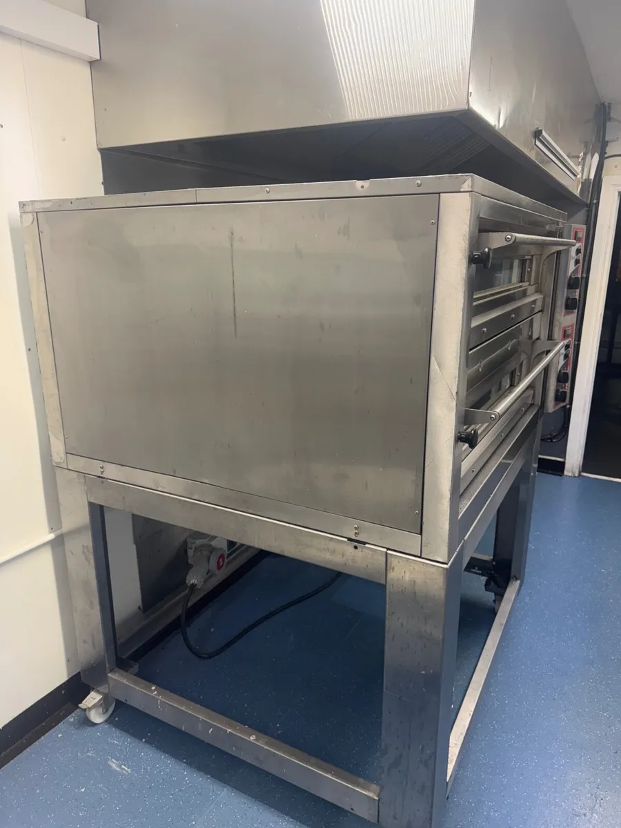 Pizza Oven - Image 1