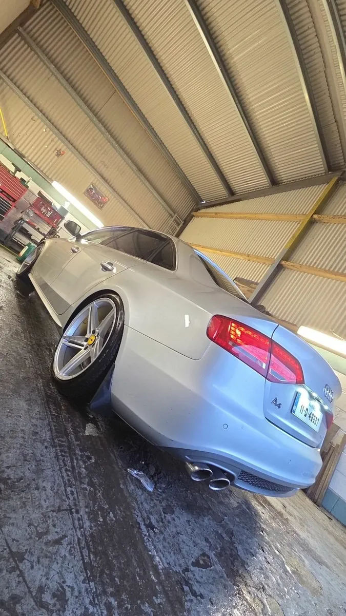 Audi A4  S-Line - Image 3