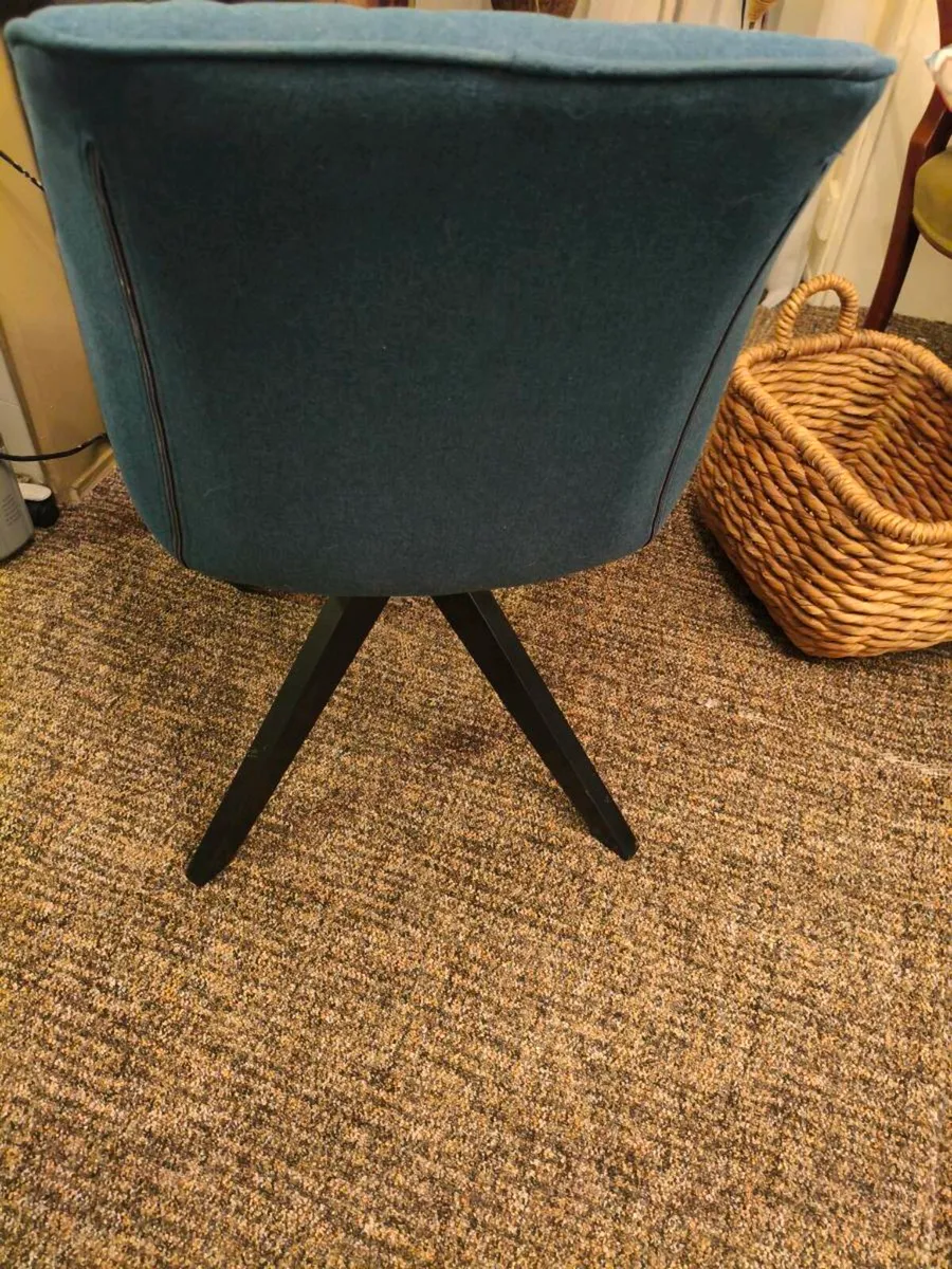 Lovely chair like new from bedroom 45 euro - Image 4