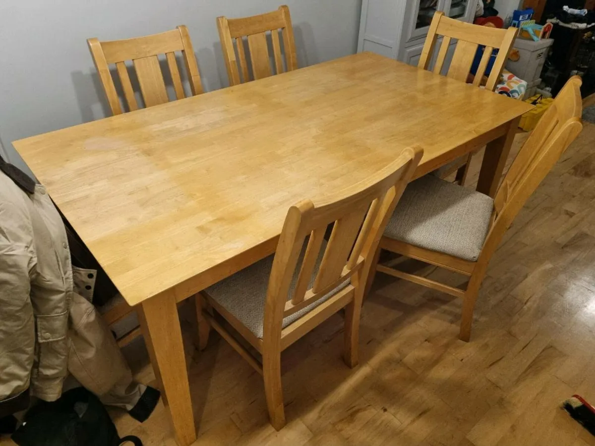 Dining table and 6 chairs - Image 3