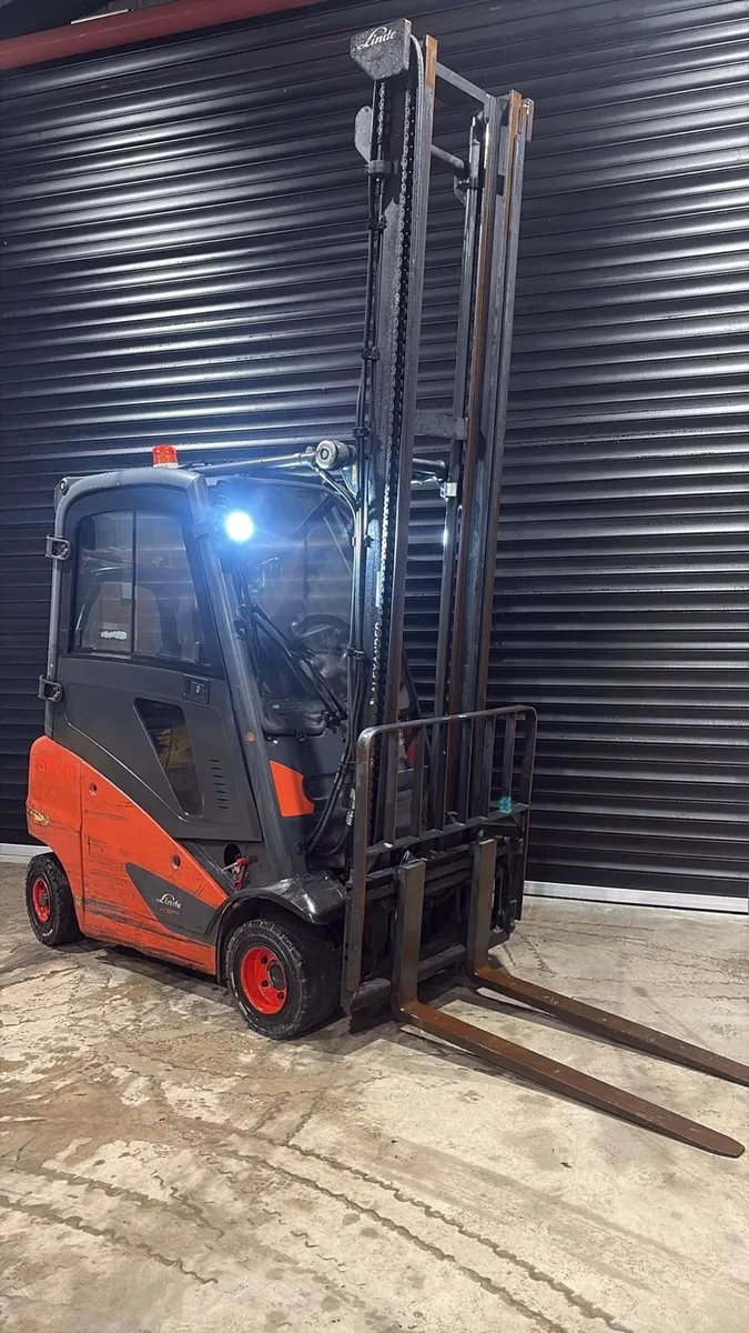Linde H18 Gas Forklift 2018 - Image 1