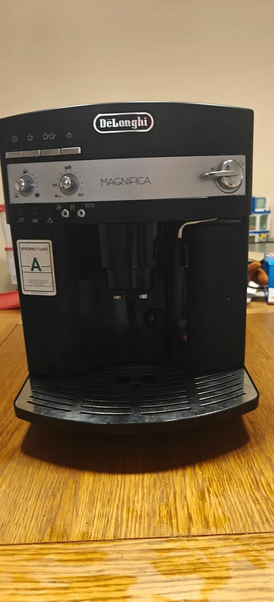 Coffee mashine DeLonghi Magnifica - Image 1