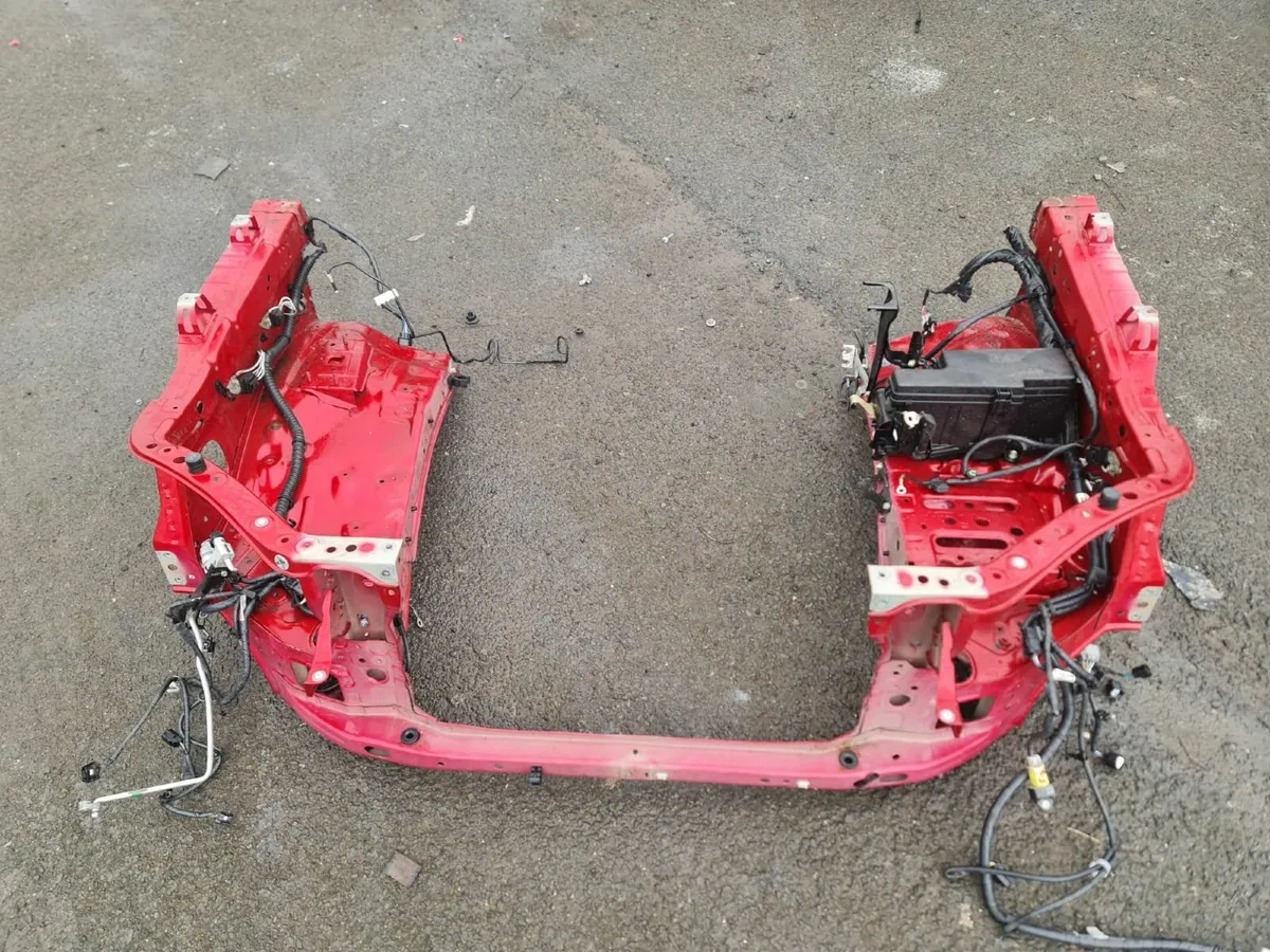 Toyota Hilux front end - Image 3