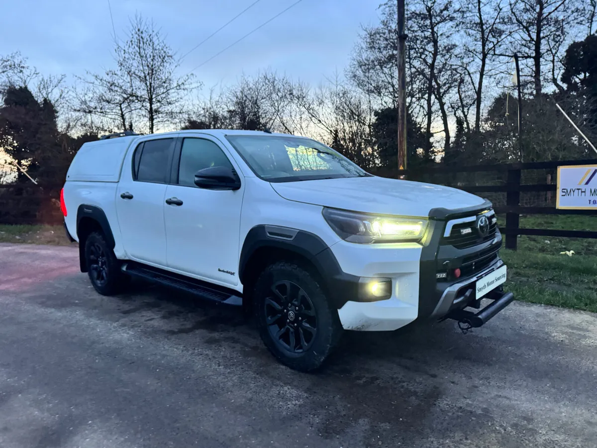 211 Toyota Hilux Invincible X 2.8L LOOK***** - Image 3