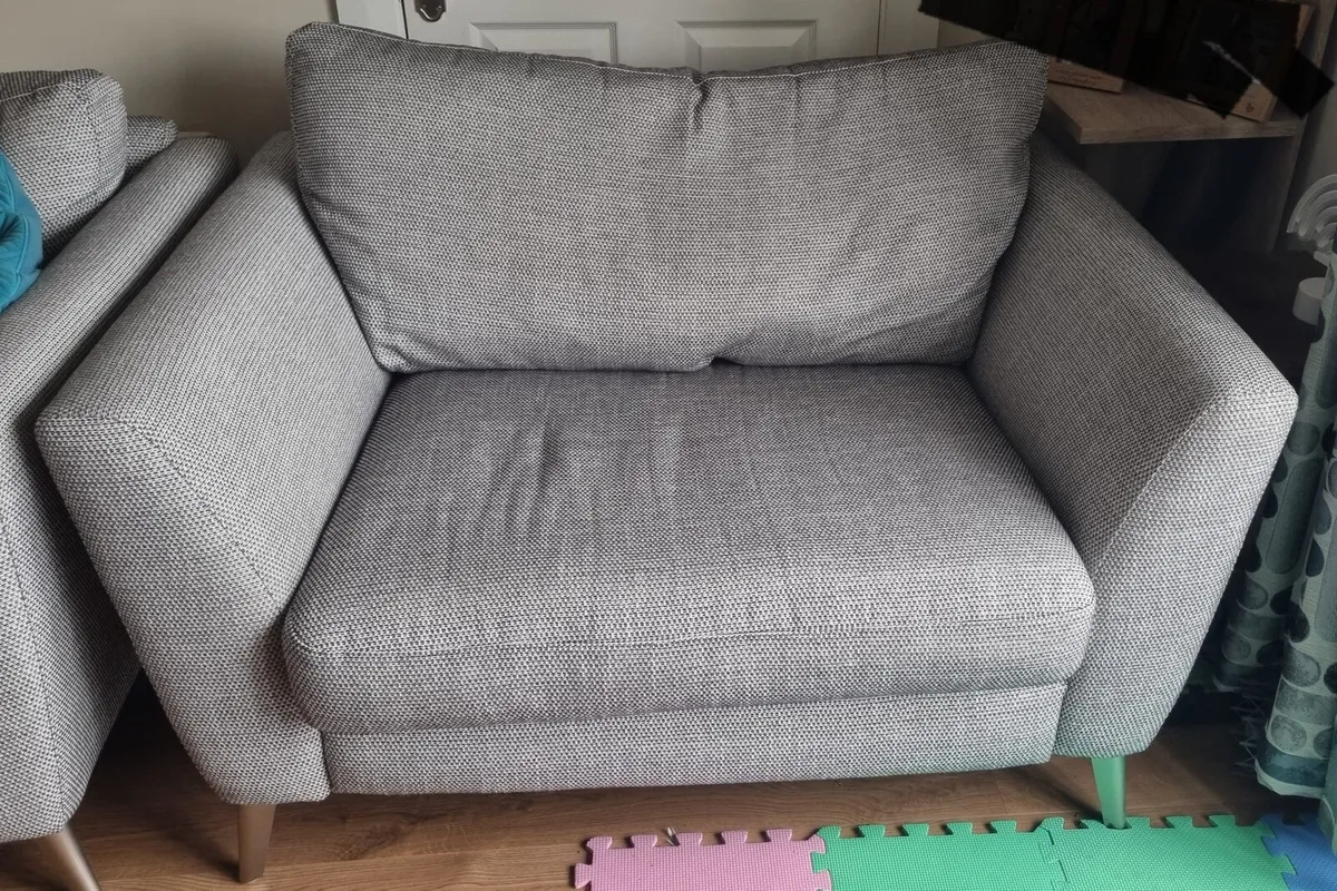 Couch and an armchair - Image 1