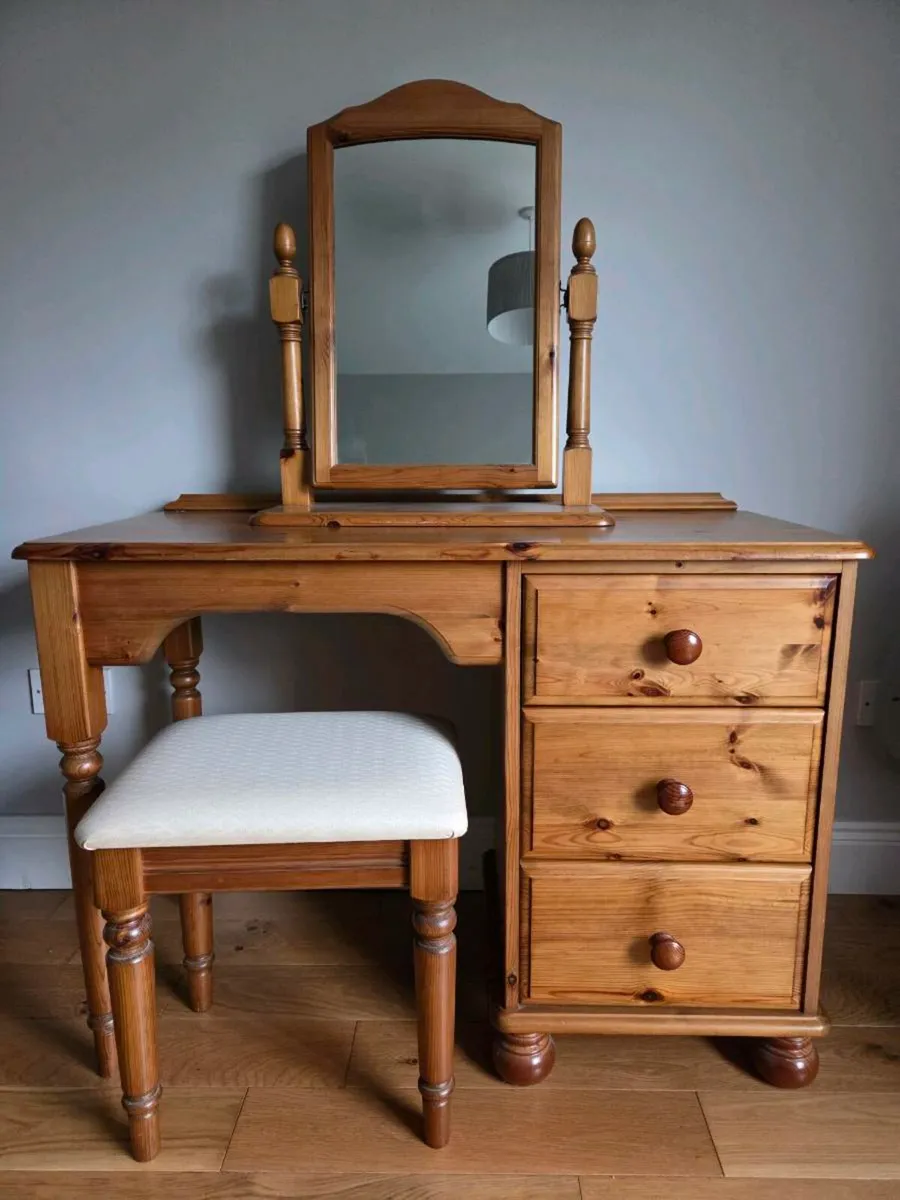 Pine dressing table