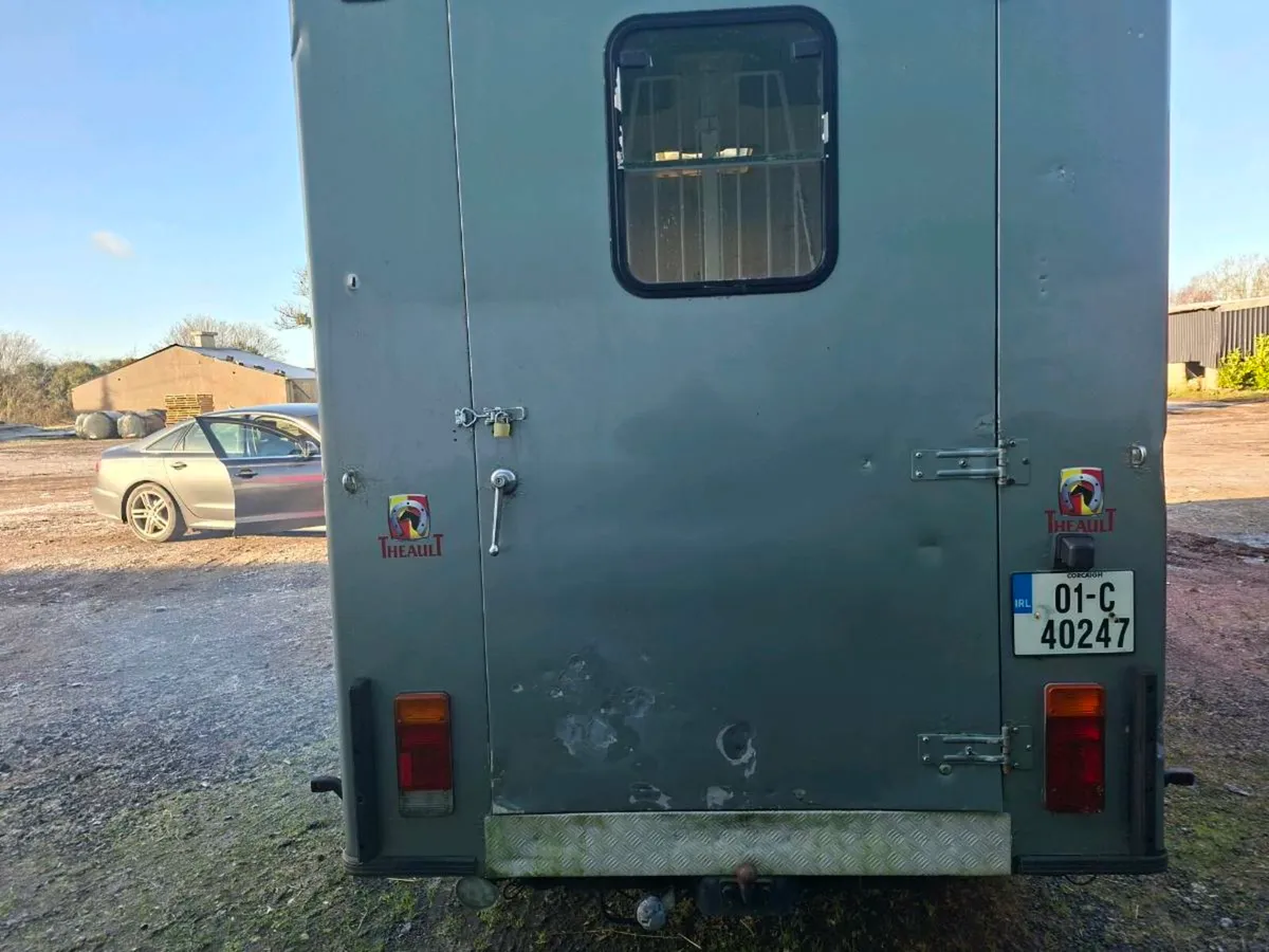 01 Renault Master Theault 3.5 ton - Image 4