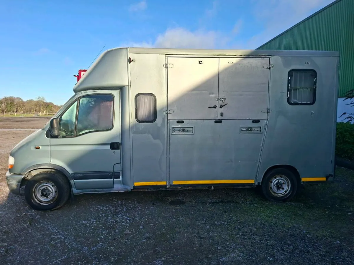 01 Renault Master Theault 3.5 ton - Image 1